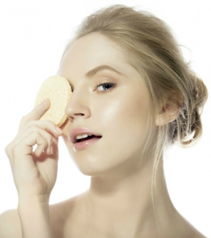 MAQUIADORA DAS FAMOSAS DE HOLLYHOOD ENSINA TRUQUES DE BELEZA (FOTO: THINKSTOCK)