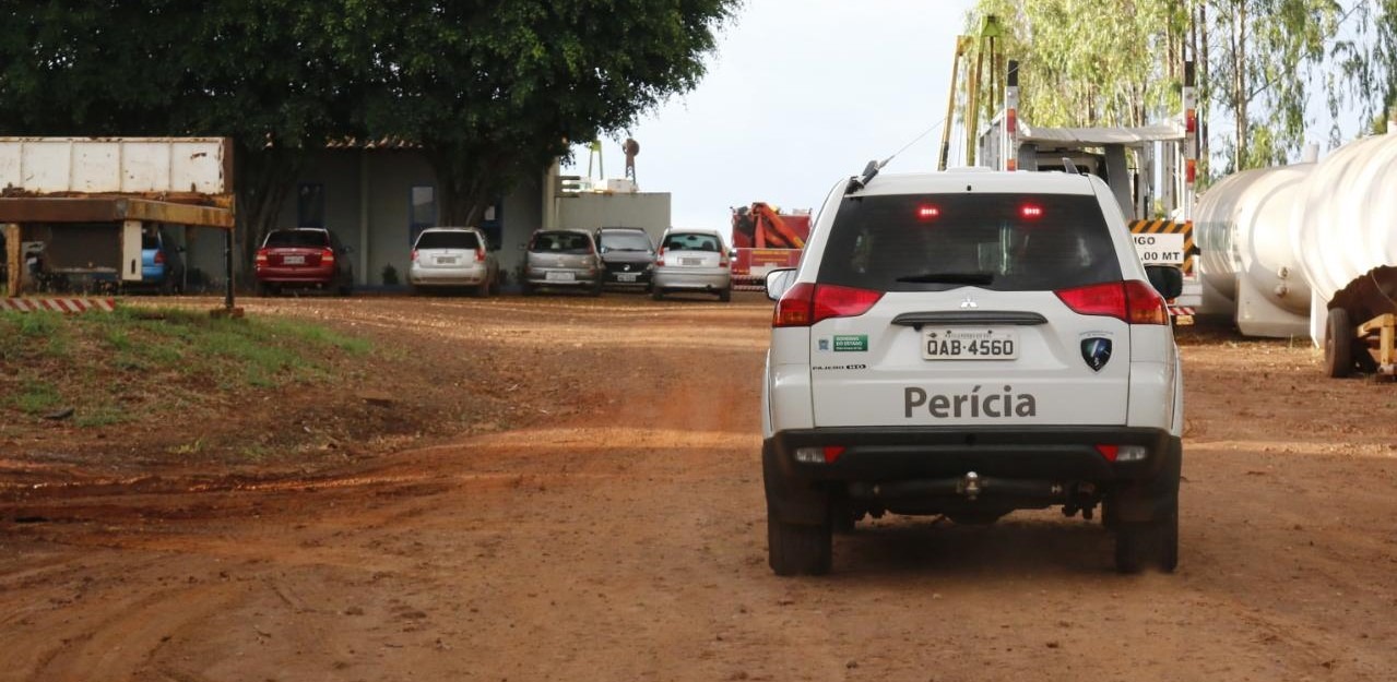 Funcionário morre ao ser esmagado por guindaste dentro de empresa Equipe da Perícia no local do acidente. Foto: Henrique Kawaminami