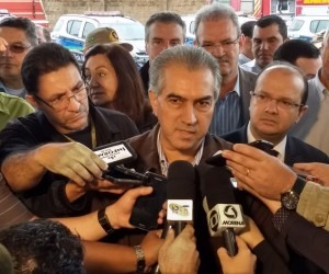 Reinaldo Azambuja fez declarações hoje durante entrega de viaturas para a Polícia Militar, Civil e Corpo de Bombeiros, em Dourados - Eliel Oliveira