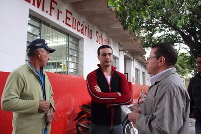 O vereador foi a capital federal para reivindicar o cadastro da obra junto ao Ministério da Educação (Foto: Assessoria)
