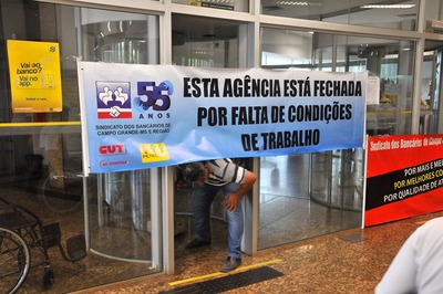 Sindicato fecha agência do Banco do Brasil por má condição de trabalho Apenas caixas eletrônicos estão funcionando - Foto: Valdenir Rezende/Correio do Estado