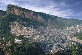 Confronto entre PMs e criminosos deixa ao menos seis mortos na Rocinha