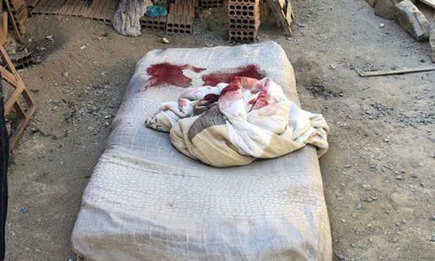 Rapaz é executado na frente da mãe por pistoleiros Rapaz é executado na frente da mãe por pistoleiros