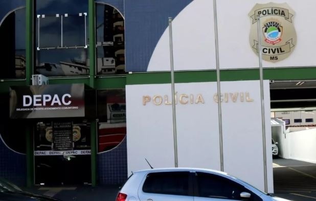 Só de camiseta e calcinha, mulher na contramão provoca acidente na Ceará Só de camiseta e calcinha, mulher na contramão provoca acidente na Ceará