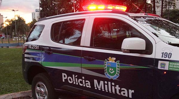 Polícia aborda carro e prende jovem com nove porções de cocaína Polícia aborda carro e prende jovem com nove porções de cocaína