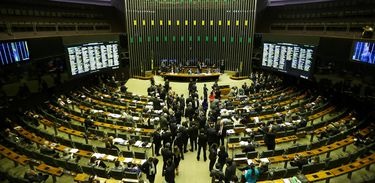 Com baixo quórum, Congresso adia apreciação de vetos presidenciais