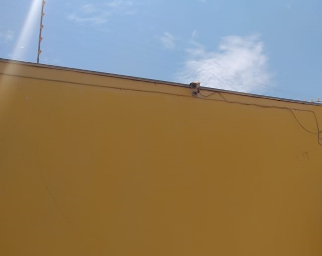No local existem câmeras e cerca elétrica. - Reprodução