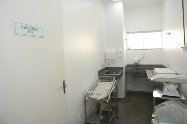 Governador Reinaldo Azambuja visitou o Hospital Municipal Reynaldo Massi – foto: Jessica