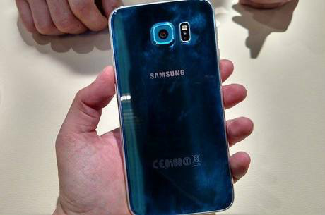 Samsung capricha no design e volta ao posto de rival número 1 do iPhone Cada modelo tem a sua cor exclusiva
R7/Tiago Alcantara