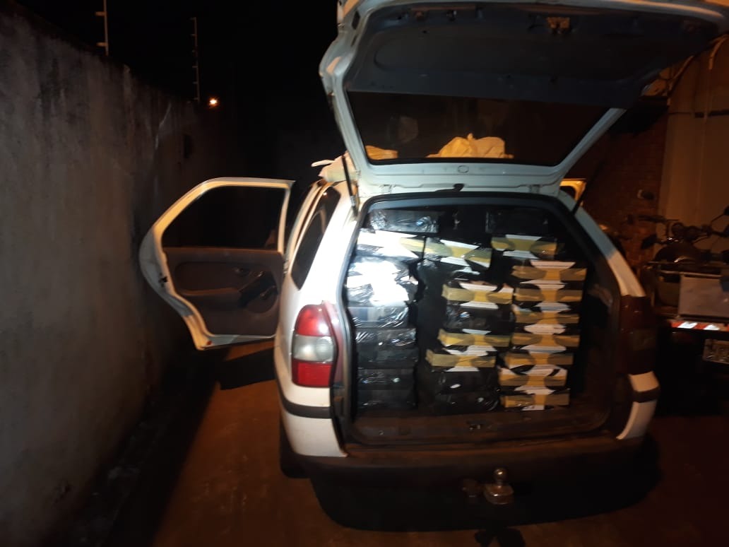 Casal em motocicleta é atropelado por veículo durante perseguição policial