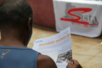 Servidor da UFMS durante paralisação nesta terça-feira (Foto: Marcos Ermínio)
