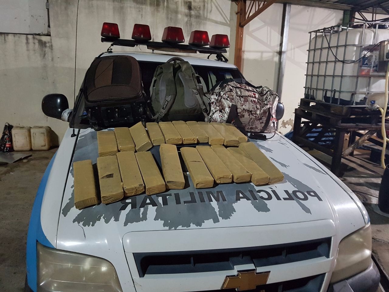 Casal é preso com maconha em ônibus interestadual Divulgação