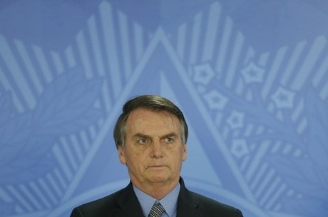 Bolsonaro assina MP que cria o 13º salário para o Bolsa Família Bolsonaro assinou MP que pagará 13º a 13,5 milhões
DIDA SAMPAIO/ESTADÃO CONTEÚDO