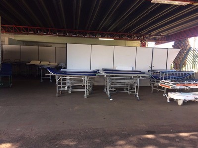 Superlotação na Santa Casa de Campo Grande é uma farsa Macas na Santa Casa sem uso - Foto: Whatsapp/Correio do Estado