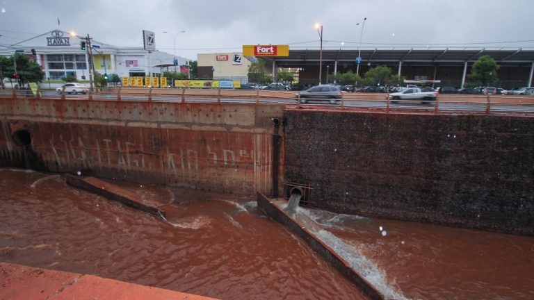 Trecho danificado na Ernesto Geisel será recuperado com obra de revitalização do Anhandui Trecho danificado na Ernesto Geisel será recuperado com obra de revitalização do Anhandui