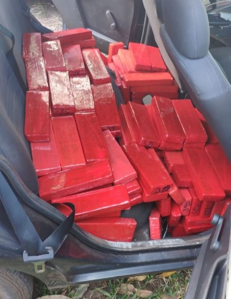 Traficante e batedor são presos com quase meia tonelada de maconha na MS-289 Traficante e batedor são presos com quase meia tonelada de maconha na MS-289