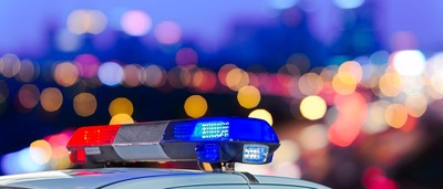 Homem de 60 anos mata esposa de 27 com um tiro na testa e foge a cavalo