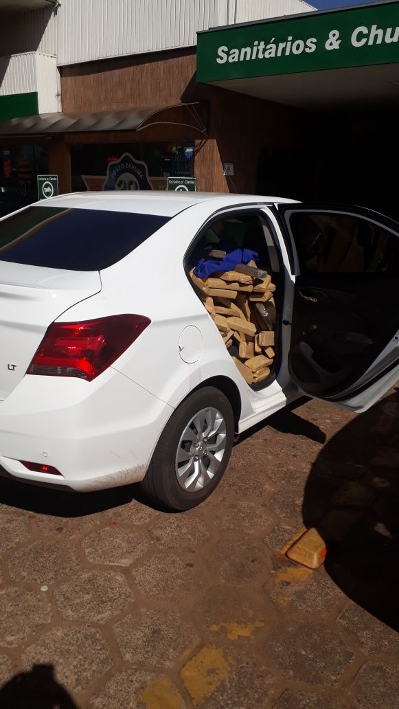 Polícia Militar prende traficantes e carregamento de maconha na Capital