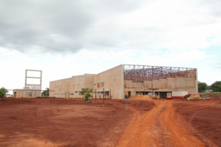 Campus da Uems terá lago artificial e bloco exclusivo com laboratórios Terreno do campus da Uems na Capital vai receber um lago artificial. (Foto: Marcos Ermínio)
