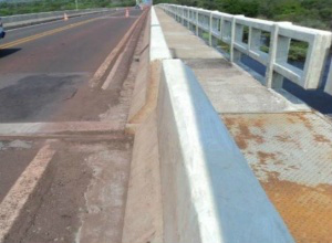 Ponte terá segunda etapa de obras em 15 dias, sem interrupção no trânsito Após a colisão com barcaças, estrutura ficou com vão de 20 centímetros (Foto: Divulgação/Concessionária Porto Morrinho)