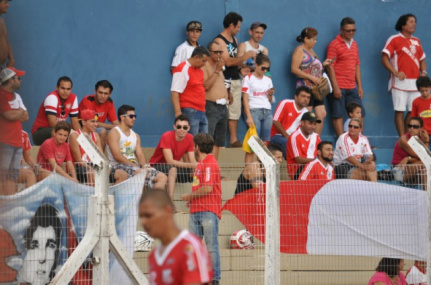 Comercialinos apostam na estreia do treinador Gilmar Calonga para o time voltar a vencer no Estadual (Foto: Marcelo Calazans/Campo Grande News)