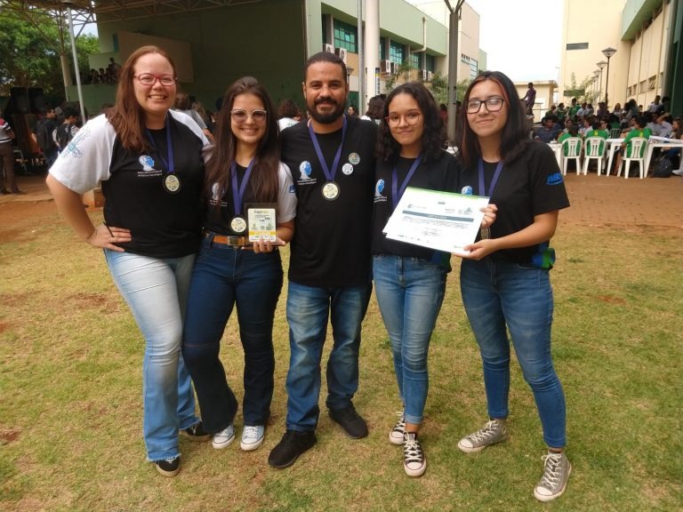 Alunos de escolas estaduais conquistam prêmios em feiras de ciência e tecnologia