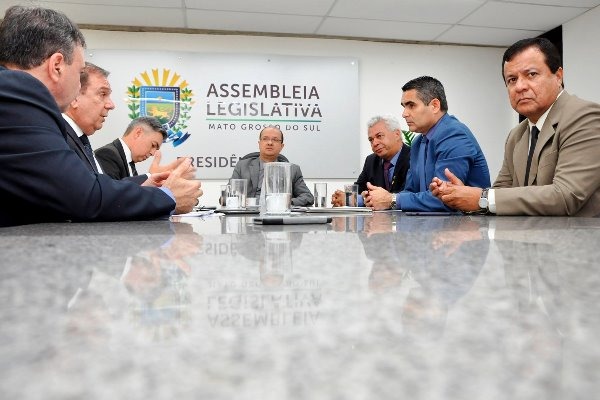 Deputados se reuniram com titulares da Sejusp e Polícia Civil na presidência da Assembleia Legislativa. Luciana Nassar