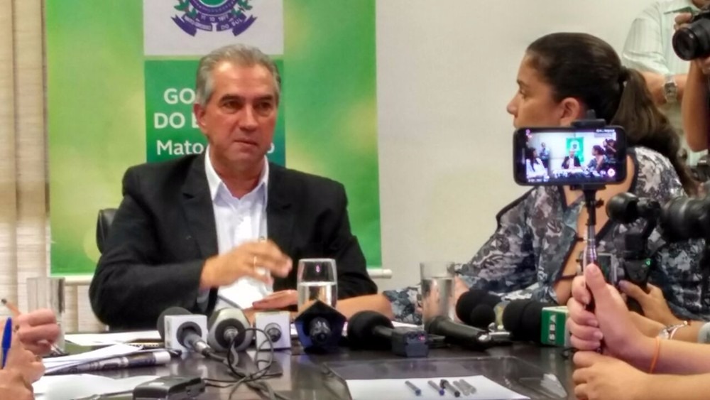 Reinaldo Azambuja (PSDB) chorou ao falar sobre a vida pública (Foto: Juliene Katayama)
