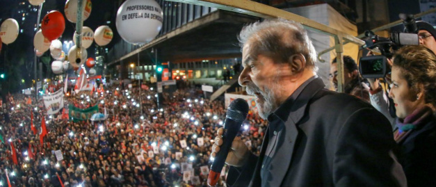 Temer quer apoio de Lula caso impeachment aconteça Temer quer apoio de Lula caso impeachment aconteça