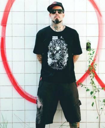 Tico Santa Cruz abre com palestra show a programação
