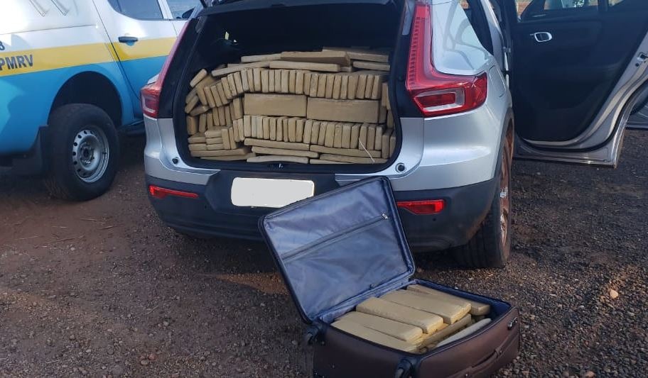 Traficante é preso com maconha que seria deixada em aeroporto paulista Traficante é preso com maconha que seria deixada em aeroporto paulista