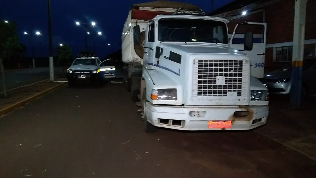 Homem é preso com quase uma tonelada de maconha em caçamba