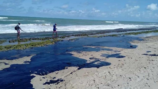 Petrobras retira mais de 200 toneladas de resíduo oleoso de praias (Projeto Praia Limpa)