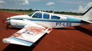 Avião teve problemas com o trem de pouso e caiu 