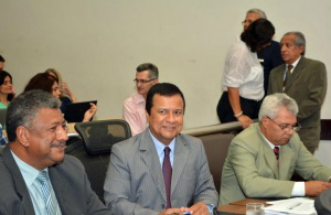 Deputados de partidos aliados à Dilma apoiam protesto em MS Bancada estadual do PT luta contra onda anti-Dilma (Foto: Roberto Higa/ALMS)
