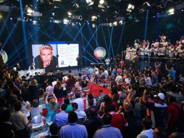 A Record reuniu cerca de 200 fãs da apresentadora e funcionários da emissora em uma plateia em formato de 