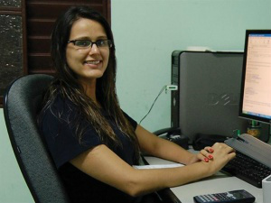 Daniela Elisa Gevaerd morreu ontem a noite, junto com o namorado, em acidente na BR-262 (Foto: Divulgação - Revista Ufo)