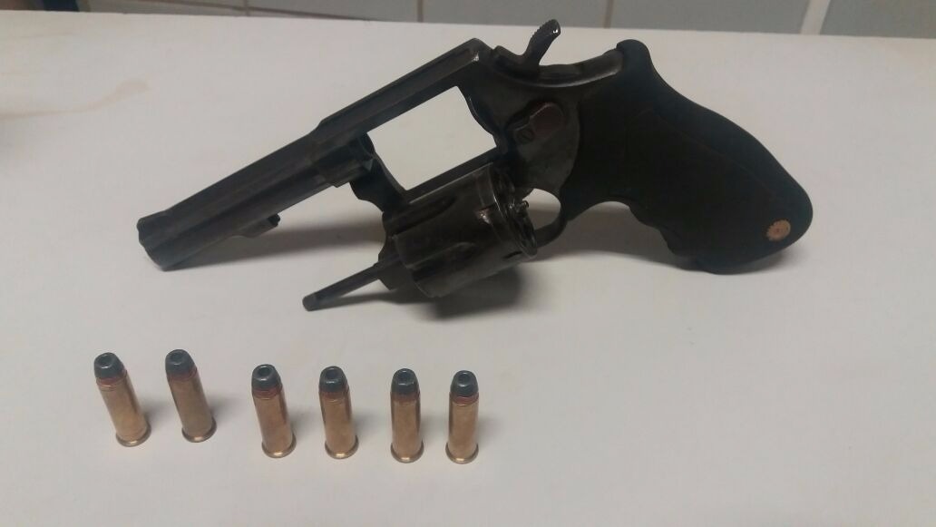Polícia Militar apreende arma de fogo durante ações preventivas Polícia Militar apreende arma de fogo durante ações preventivas