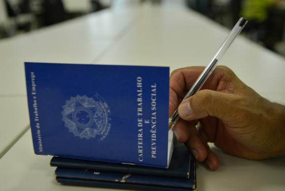 Taxa de desemprego ampliado no Brasil é de 21,2%, quase o dobro do índice oficial Taxa de desemprego ampliado no Brasil é de 21,2%, quase o dobro do índice oficial