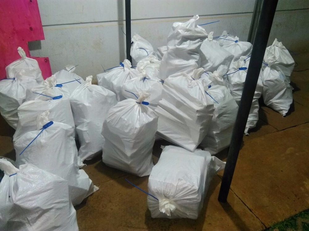 Droga apreendida pela PRF e DOF na BR-163, em Doruados (Foto: DOF/Divulgação)