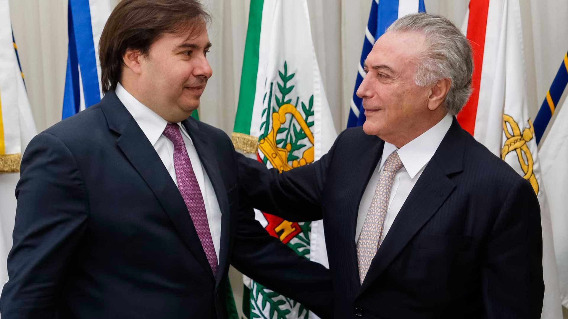 Maia afirma que vai rejeitar os pedidos de impeachment contra Temer Maia afirma que vai rejeitar os pedidos de impeachment contra Temer