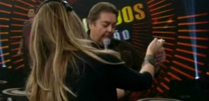 Após "grosseria", Faustão reconhece erro e pede desculpas a assistente Após "grosseria", Faustão reconhece erro e pede desculpas a assistente