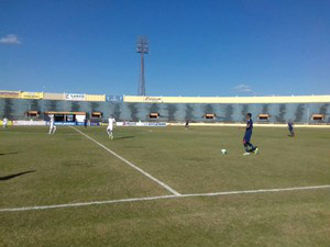 Sete de Dourados empata com Sinop e fica perto da vaga na próxima fase Sete de Dourados x Sinop no Douradão (Foto: Diogo Nolasco/TV Morena)