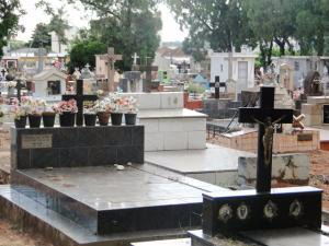 Cemitérios municipais e particulares estão prontos para o Dia de Finados Cemitérios municipais e particulares estão prontos para o Dia de Finados