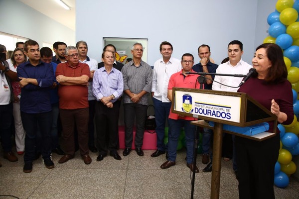 Inauguração da PAI reúne classe política e população Vereadores e secretários prestigiaram a inauguração da PAI pela prefeita Délia