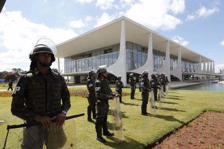 Exército em frente ao Palácio do Planalto após decreto de Temer
Dida Sampaio/24.5.2017/Estadão Conteúdo
