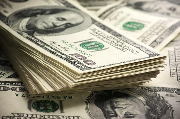 Dólar tem leves oscilações nesta quinta-feira, negociado a R$ 4,1581