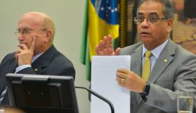 O  parecer  de  Ronaldo  Fonseca  foi  lido  na  CCJ
na quarta-feira passada  Arquivo/Agência Brasil