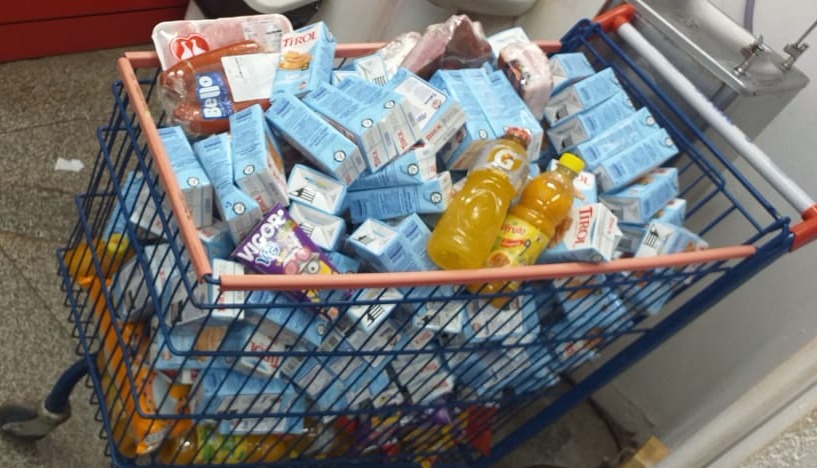Procon descarta 273 itens impróprios ao consumo encontrados em supermercado Procon descarta 273 itens impróprios ao consumo encontrados em supermercado