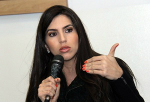 Sob pressão e protestos, Juliana Zorzo pede demissão da Fundac A demissão de Juliana Zorzo estava na lista de pedidos como um dos pré-requisitos da classe artística, que vinha ocupando a Fundac e o Paço Municipal desde a semana passada. (Foto: Divulgação)